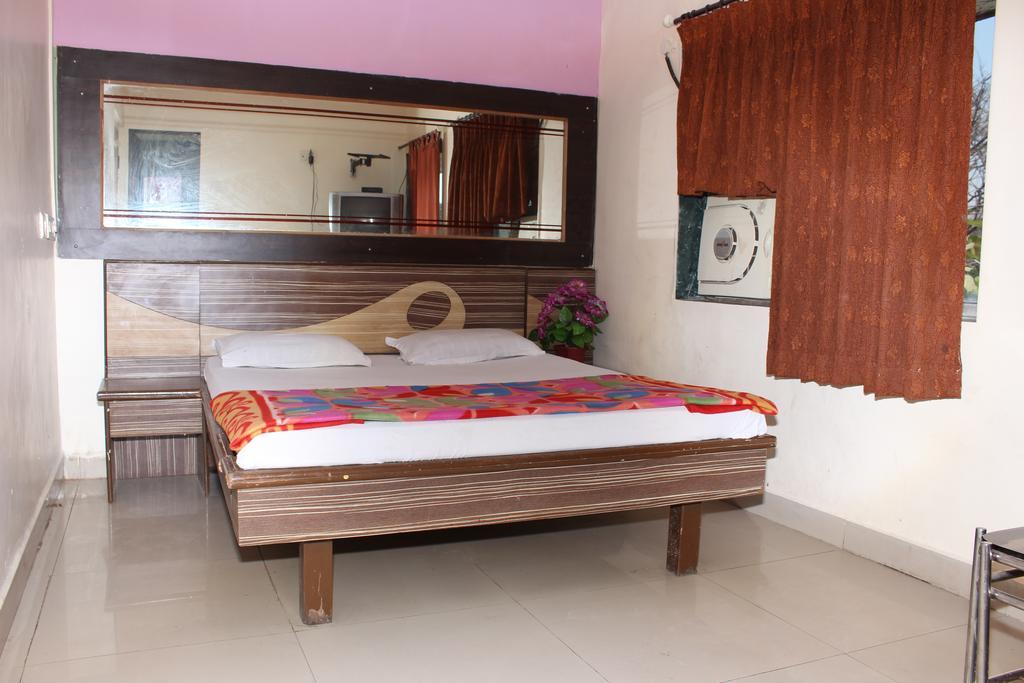 Hotel Shiva Panvel Extérieur photo