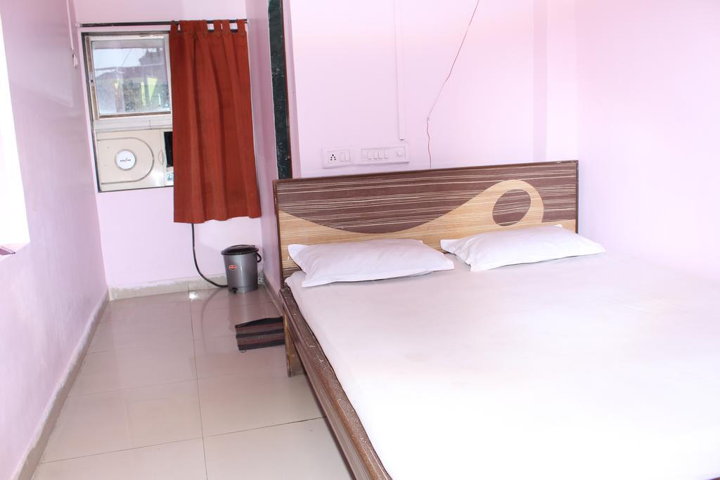 Hotel Shiva Panvel Extérieur photo