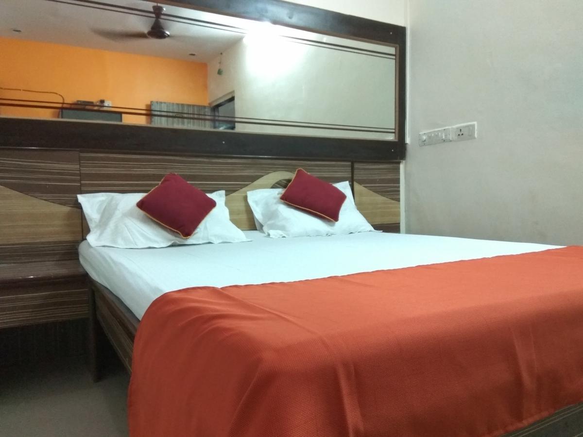 Hotel Shiva Panvel Extérieur photo